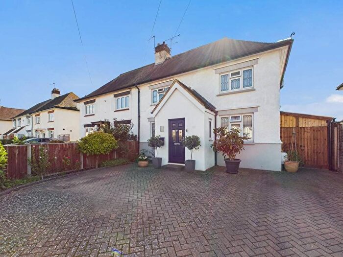 3 Bedroom Semi-detached House For Sale In Worple Avenue, Staines-Upon-Thames, Surrey, TW18