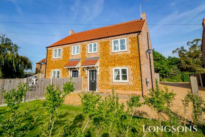 3 Bedroom Semi-Detached House To Rent In Back Lane, Pentney, PE32