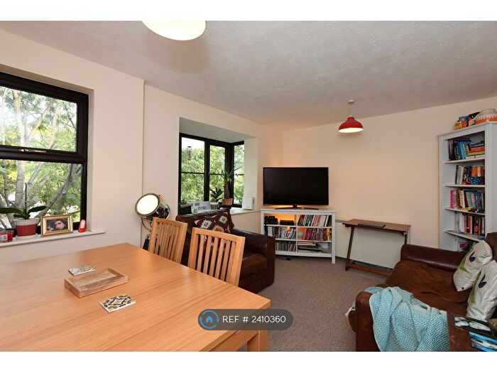 2 Bedroom Flat To Rent In Hallingbury Court, London, E17