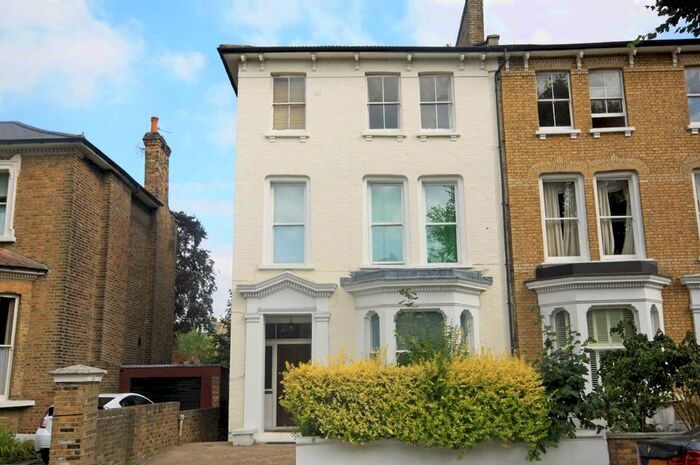 2 Bedroom Flat To Rent In Eaton Rise, London, W5