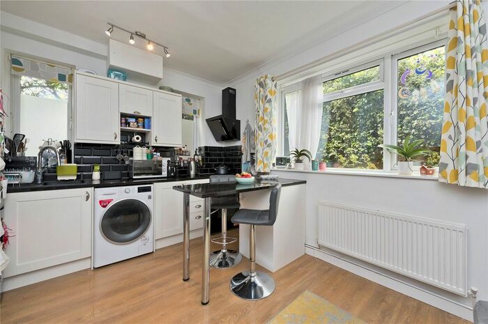 1 Bedroom Flat To Rent In Coronation Court, North Kensington, London, Uk, W10