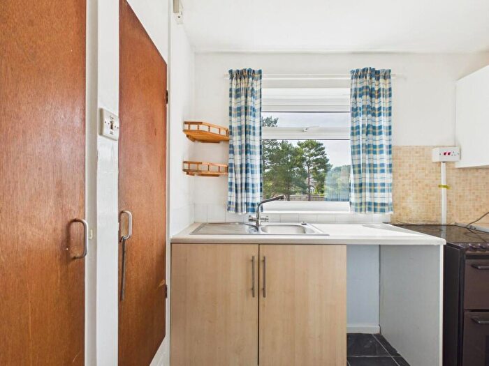 1 Bedroom Apartment For Sale In Cliffe Gardens, Shipley, BD18