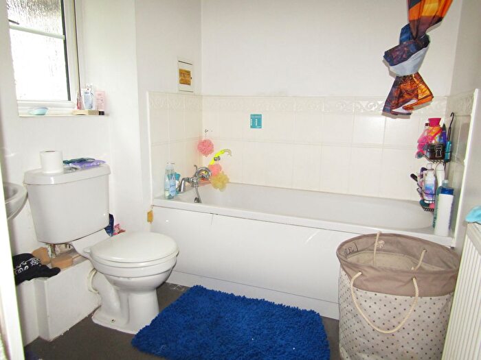 2 Bedroom Flat For Sale In Akers Court High Street, Waltham Cross, EN8