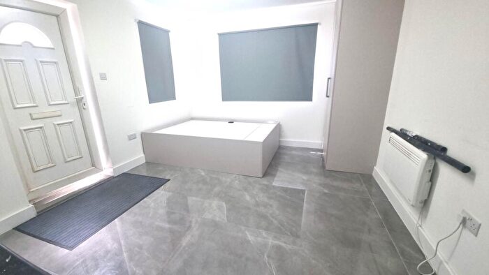 Studio To Rent In High Street, Wealdstone, Harrow, HA3