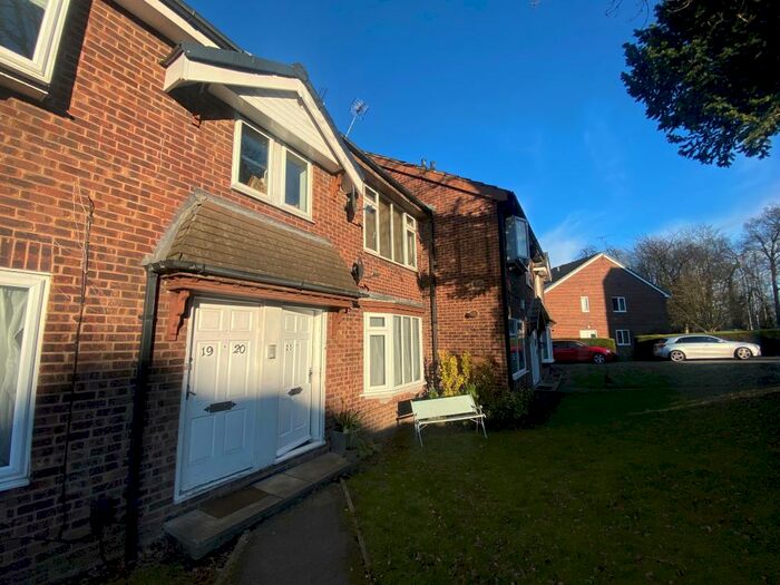 2 Bedroom Apartment To Rent In Wycliffe Drive, Leeds, LS17