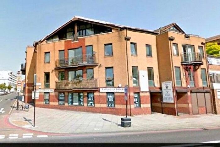2 Bedroom Flat To Rent In The Highway, London, E1W