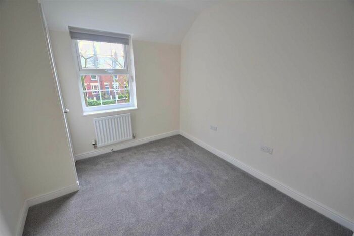2 Bedroom Flat To Rent In Baytree Court, Prestwich, M25