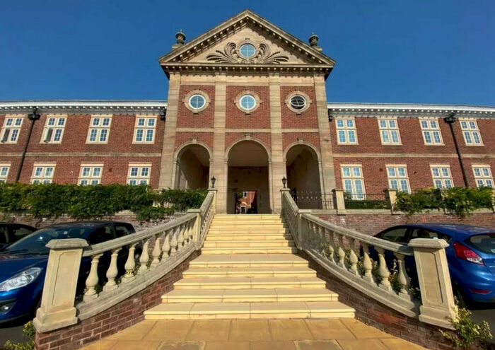 2 Bedroom Apartment To Rent In King Edwards Court, Warwick, CV35