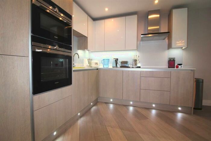 2 Bedroom Apartment To Rent In Bridge Avenue, Maidenhead, SL6