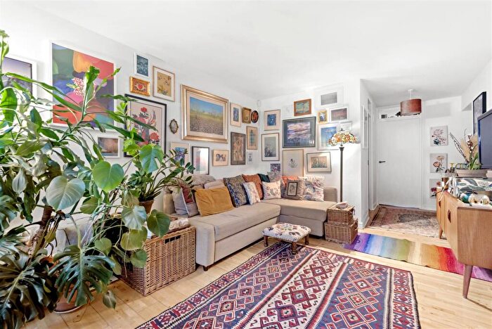 1 Bedroom Flat For Sale In Regina Road, Finsbury Park, N4