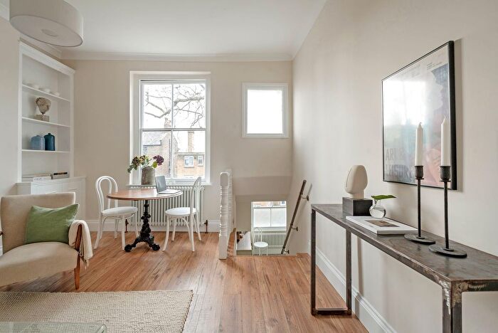 2 Bedroom Flat For Sale In Ladbroke Grove, London, W10