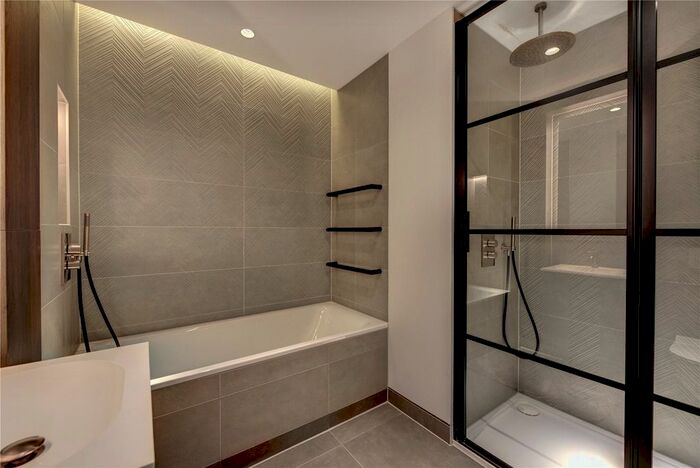 2 Bedroom Flat For Sale In Cleveland Street, London, W1T
