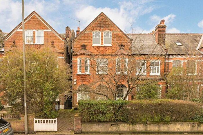 2 Bedroom Flat To Rent In Bedford Hill, Balham, SW12
