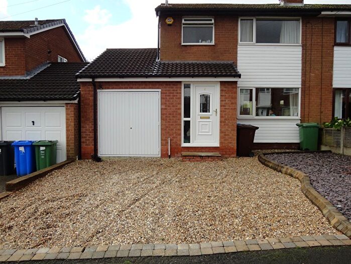 3 Bedroom Semi-Detached House To Rent In Cheviot Close, Ramsbottom, BL0