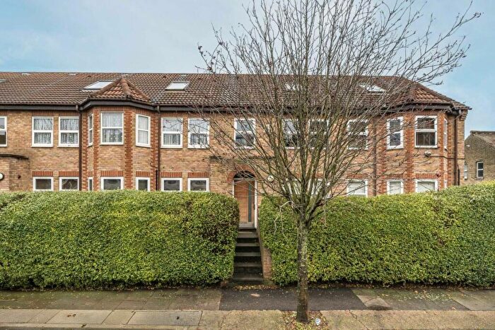 2 Bedroom Flat To Rent In Maryland Park, Stratford, E15