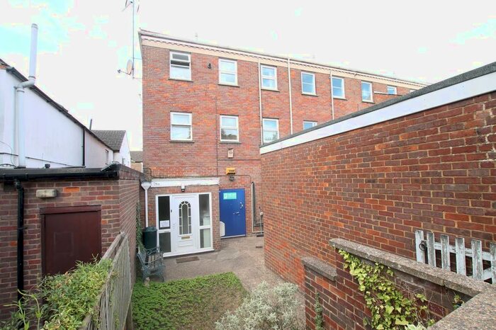 3 Bedroom Maisonette To Rent In High Street, Winslow, MK18