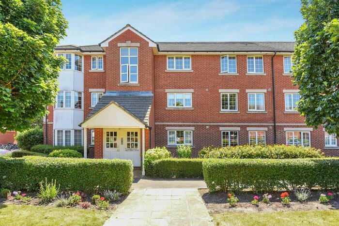 2 Bedroom Flat To Rent In Sigrist Square, Kingston Upon Thames, KT2