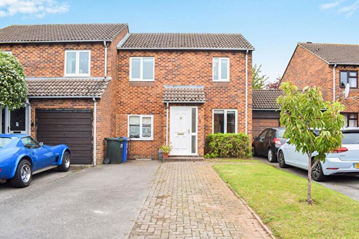 3 Bedroom Terraced House For Sale In Flatford Place, Kidlington, OX5