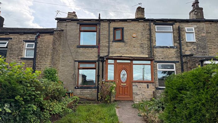 2 Bedroom Cottage For Sale In Worsnop Buildings, Bradford, BD12