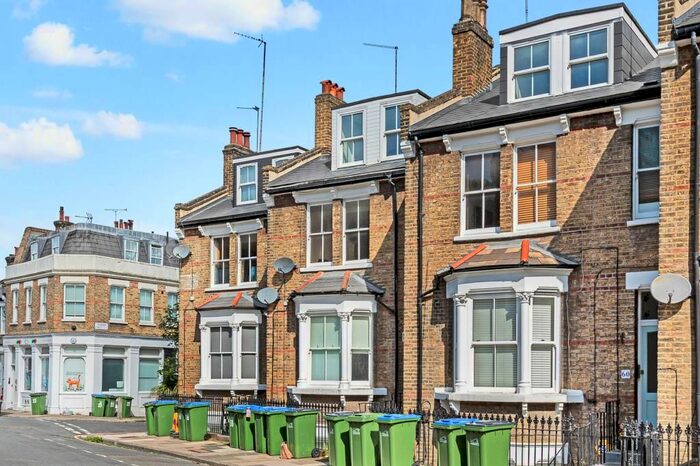 2 Bedroom Flat To Rent In Woodlands Park Road, London, SE10