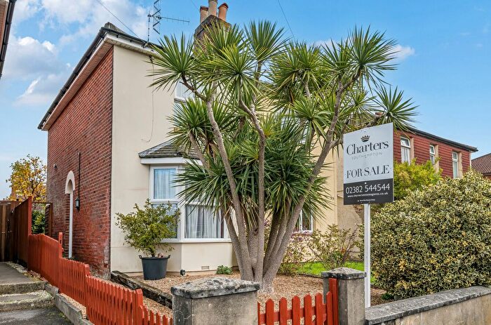 2 Bedroom Semi-detached House For Sale In Park Road, Freemantle, Southampton, Hampshire, SO15