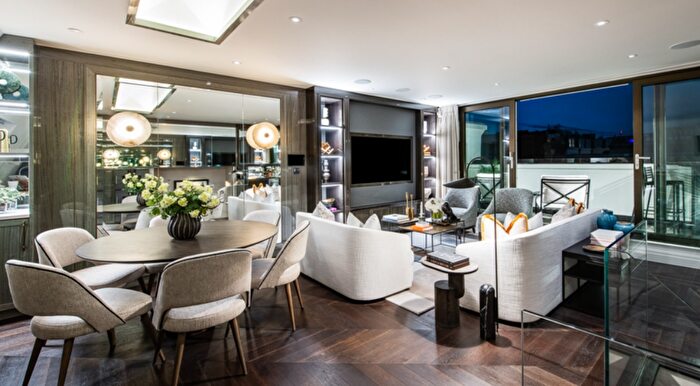 3 Bedroom Flat To Rent In Prince Of Wales Terrace, London, W8