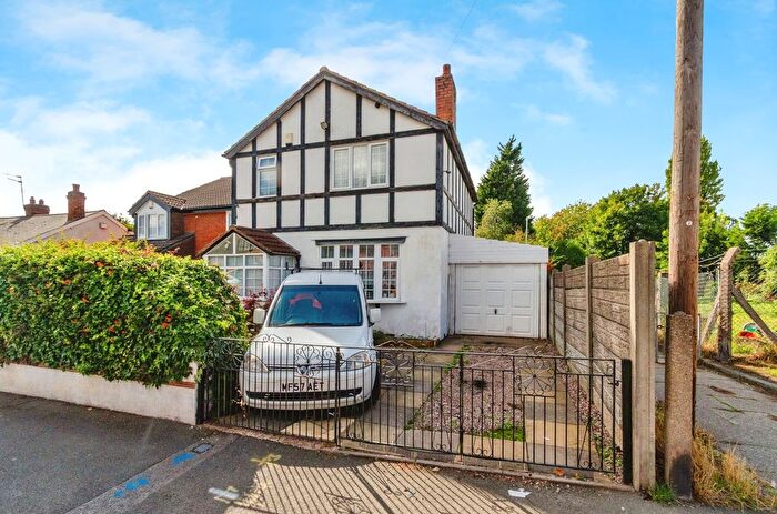 3 Bedroom Detached House For Sale In Haley Street, Willenhall, West Midlands, WV12