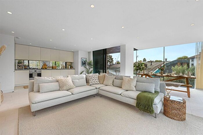 3 Bedroom Flat To Rent In Latitude House, Oval Road, London, NW1