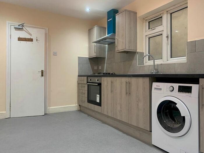 2 Bedroom Flat To Rent In Wick Road, London, E9
