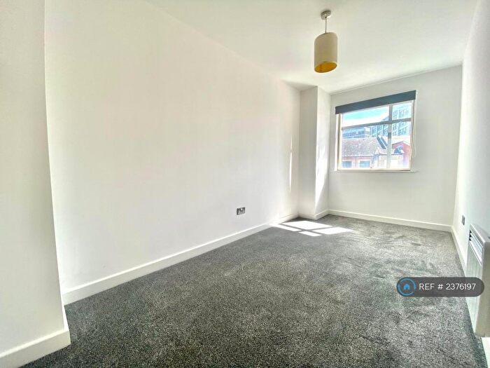 2 Bedroom Flat To Rent In Apollo Apartments, Bristol, BS1
