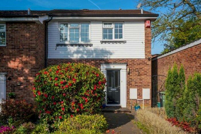 3 Bedroom Property To Rent In Julian Hill, Weybridge, KT13