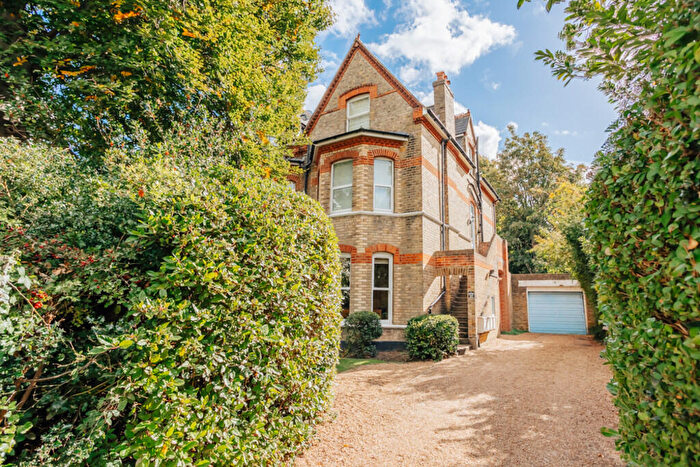 2 Bedroom Apartment To Rent In Surbiton, KT5