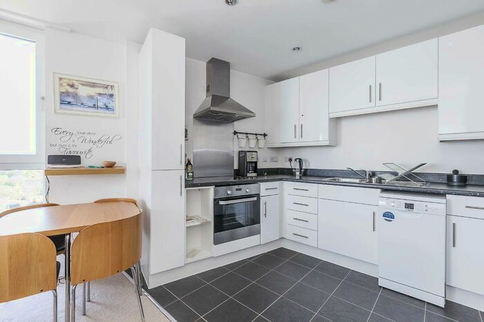 2 Bedroom Flat To Rent In Coppermill Heights, Tottenham, London, N17