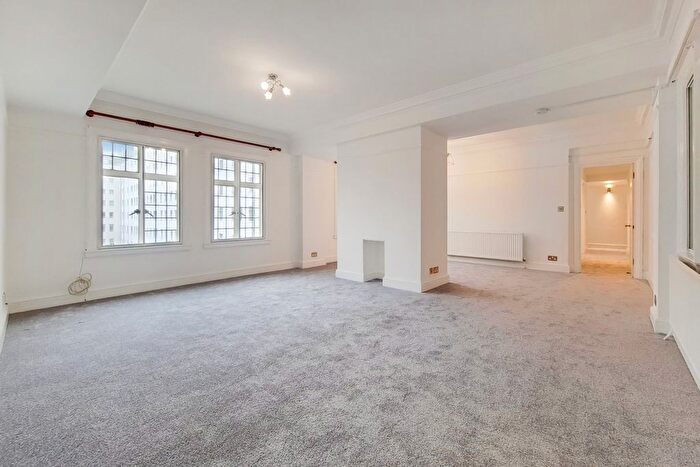 3 Bedroom Flat To Rent In Baker Street, Marylebone, London, NW1