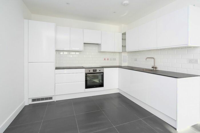 1 Bedroom Flat To Rent In Vicarage Road, Watford, Hertfordshire, WD18