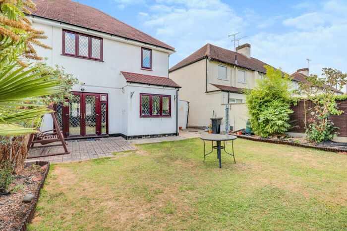 3 Bedroom Semi-Detached House To Rent In Hobleythick Lane, Westcliff-on-sea, SS0