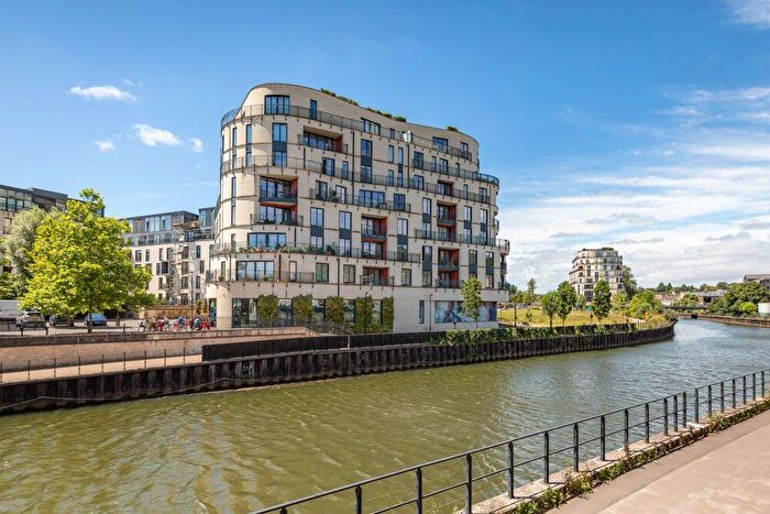 2 Bedroom Apartment To Rent In Royal View, Victoria Bridge Road, Bath, BA2