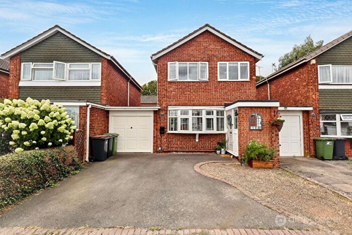 3 Bedroom Link Detached House For Sale In Fair Isle Drive, Glendale, Nuneaton, CV10