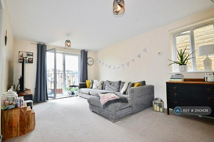 2 Bedroom Flat To Rent In Beechwood Park, Brighouse, HD6