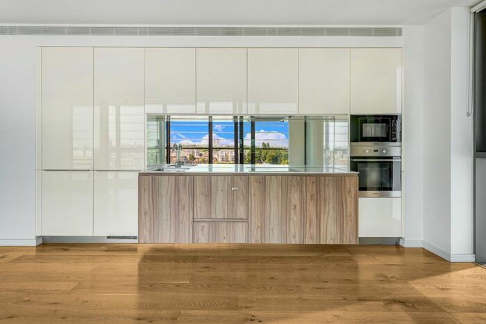 2 Bedroom Flat To Rent In Eastfields Avenue, London, SW18