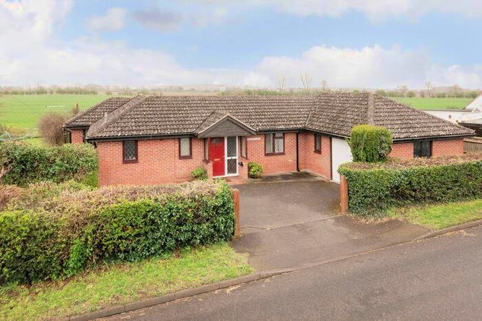 3 Bedroom Detached Bungalow For Sale In Main Road, Appleford, OX14