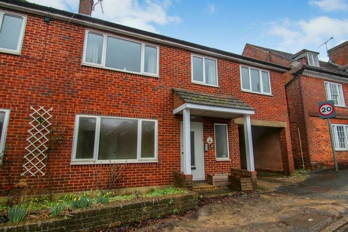 2 Bedroom Flat To Rent In Lower Street, Leeds, Maidstone, ME17