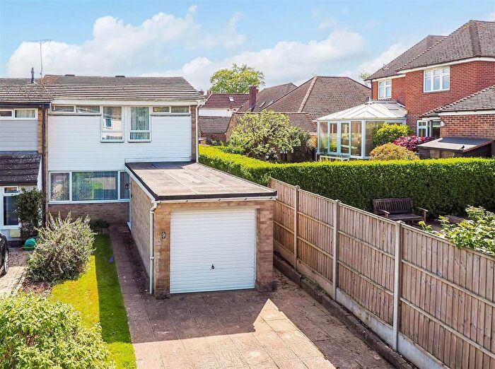 3 Bedroom End Of Terrace House For Sale In Wessex Gardens, Andover, SP10