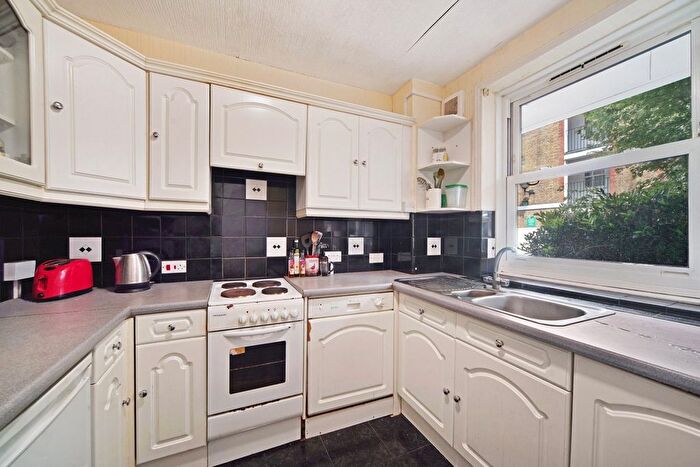 3 Bedroom Flat To Rent In Cranleigh Street, Camden, NW1