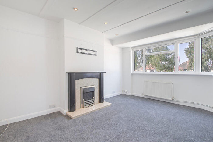 2 Bedroom Maisonette To Rent In Russell Close, Bexleyheath, DA7