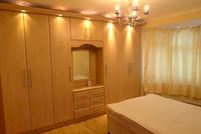 2 Bedroom Flat To Rent In Drayton Gardens, West Drayton, UB7