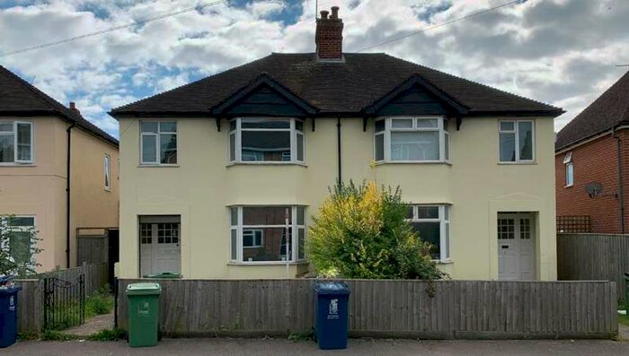 4 Bedroom Semi-Detached House To Rent In Kenilworth Avenue, Hmo Ready 4 Sharers, OX4