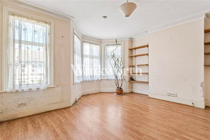 1 Bedroom Apartment For Sale In Woodside Gardens, London, N17