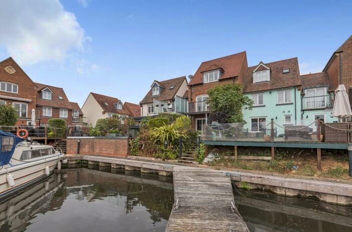 3 Bedroom Town House To Rent In South Quay, Abingdon, OX14