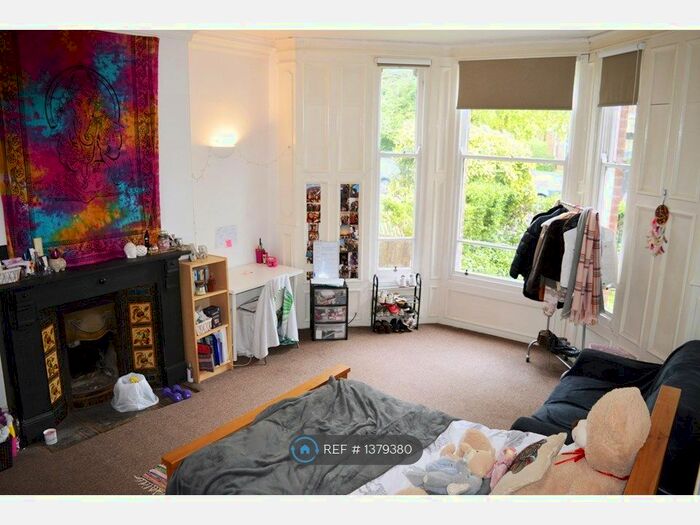 3 Bedroom Maisonette To Rent In Grosvenor Place, Newcastle Upon Tyne, NE2